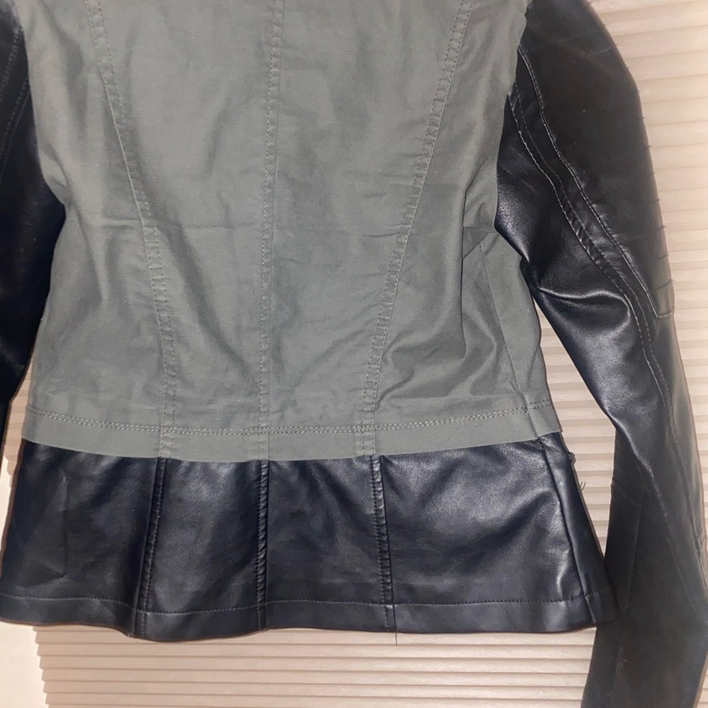 Leather jacket - Picture 5 of 15